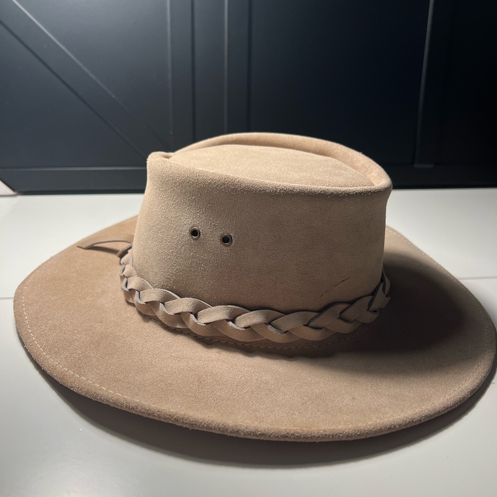 Australian Bush Hat, unisex, size Medium
Purchased new in Australia